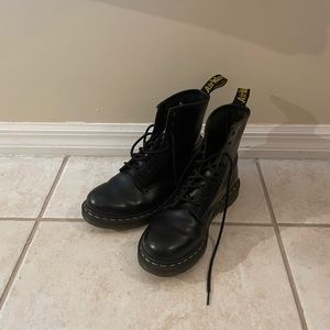 Doc Martens 1460 WOMEN'S SMOOTH LEATHER LACE UP BOOTS